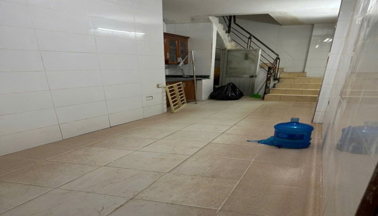Hiếm - cho thuê nhà ngõ 435 Hồng Hà, Hoàn Kiếm 5 tầng, 30m2, 3 ngủ, 3 vệ sinh, 6tr2, vào ngay